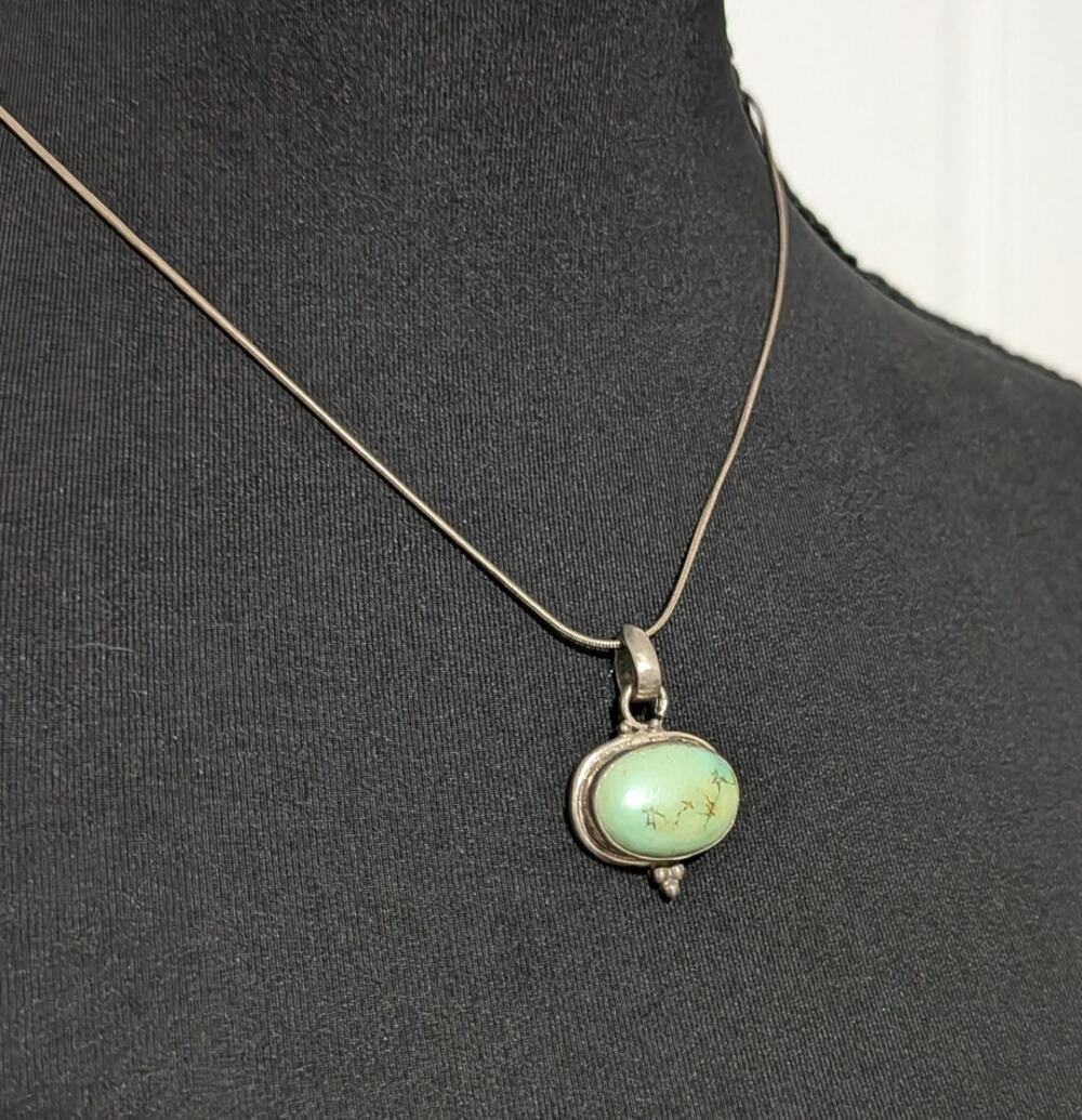 Vintage .925 Sterling Silver Green Turquoise Oval Cabochon Pendant Necklace